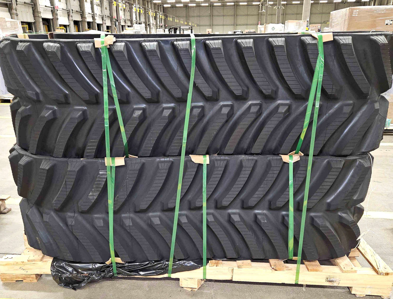 Rubber track for CNH and NH Combine 24" and 28.5" - Paletler - Biçerdöver: fotoğraf 4 Rubber track for CNH and NH Combine 24" and 28.5" - Paletler - Biçerdöver: fotoğraf 4