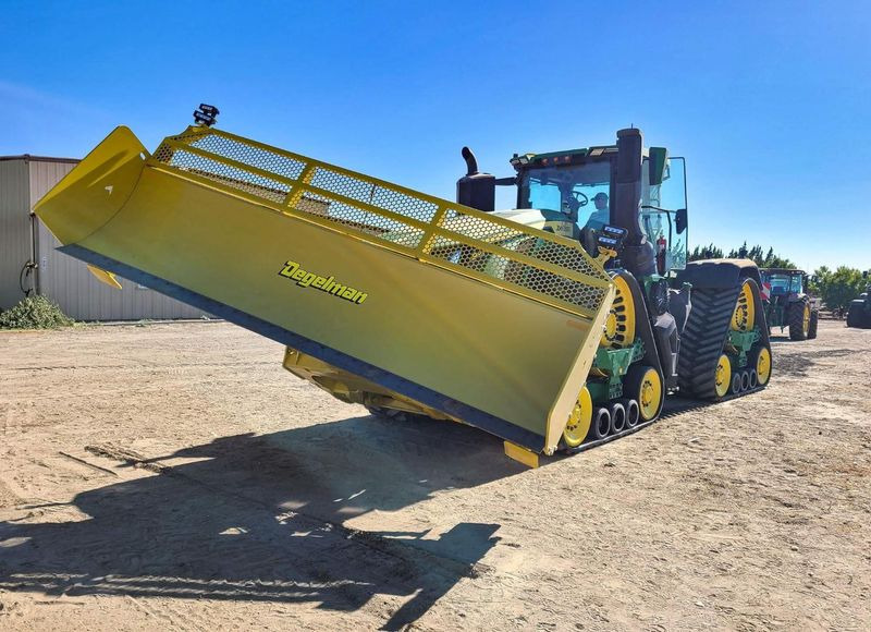 Degelman Dozer Blade 7900 zum John Deere 9RX 710, 9RX 770, 9RX 830 - Dozer bıçağı: fotoğraf 1 Degelman Dozer Blade 7900 zum John Deere 9RX 710, 9RX 770, 9RX 830 - Dozer bıçağı: fotoğraf 1