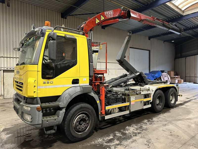 Iveco TRAKKER 350 6x4 HOOKLIFT + CRANE FASSI F120.22 (5/6 F) - *342.000km* - STEEL SPRING / BIG AXLES - AS TRONIC AUTOMATIC GEARBOX - Kancalı yükleyici kamyon, Vinçli kamyon: fotoğraf 3 Iveco TRAKKER 350 6x4 HOOKLIFT + CRANE FASSI F120.22 (5/6 F) - *342.000km* - STEEL SPRING / BIG AXLES - AS TRONIC AUTOMATIC GEARBOX - Kancalı yükleyici kamyon, Vinçli kamyon: fotoğraf 3