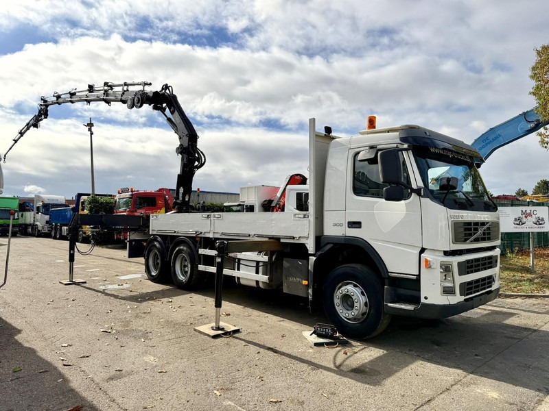 Volvo FM 300 6x4 + (25.8m!) CRANE HIAB 245 E-5 + JIB 65 X-3 + 2 ME - *228.000km* - MANUAL - A/C - EURO 3 - BELGIAN TRUCK - Vinçli kamyon: fotoğraf 1 Volvo FM 300 6x4 + (25.8m!) CRANE HIAB 245 E-5 + JIB 65 X-3 + 2 ME - *228.000km* - MANUAL - A/C - EURO 3 - BELGIAN TRUCK - Vinçli kamyon: fotoğraf 1