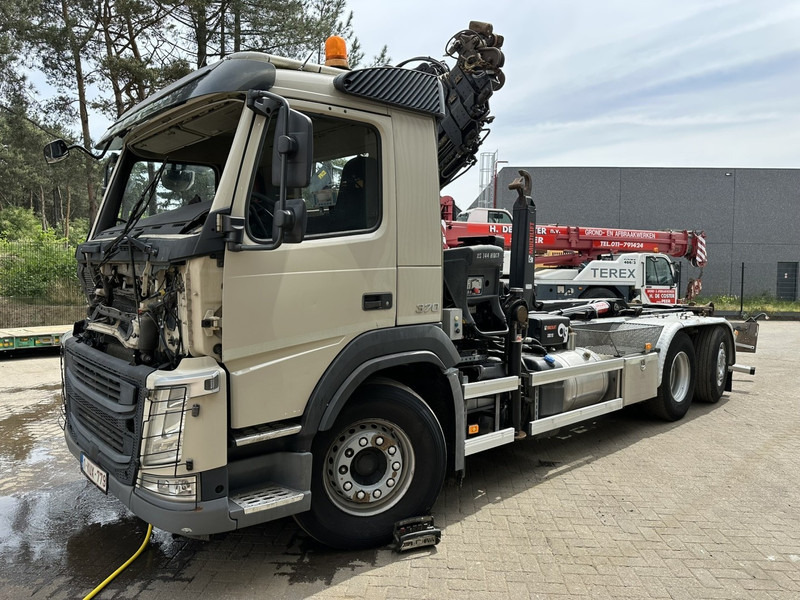 Volvo FM 370 6x2 HOOKLIFT 21T + CRANE HIAB 144 E-4 HIDUO - ENGINE / GEARBOX OK - CHASSIS OK - RUNNING + DRIVING - BE TRUCK - Kancalı yükleyici kamyon, Vinçli kamyon: fotoğraf 4 Volvo FM 370 6x2 HOOKLIFT 21T + CRANE HIAB 144 E-4 HIDUO - ENGINE / GEARBOX OK - CHASSIS OK - RUNNING + DRIVING - BE TRUCK - Kancalı yükleyici kamyon, Vinçli kamyon: fotoğraf 4