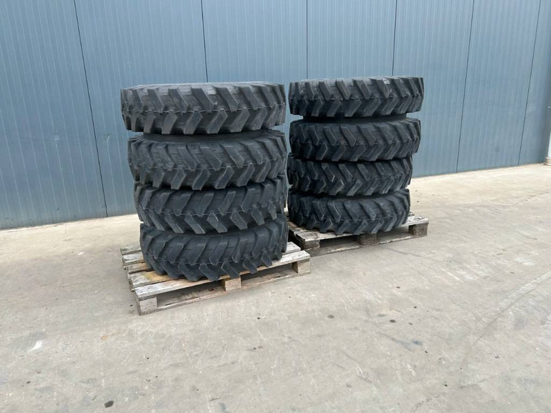 Bridgestone 1000 x 20 Set / 10.00 x 20: 4x2 Tyres - Lastikler ve jantlar - İş makinaları: fotoğraf 1 Bridgestone 1000 x 20 Set / 10.00 x 20: 4x2 Tyres - Lastikler ve jantlar - İş makinaları: fotoğraf 1
