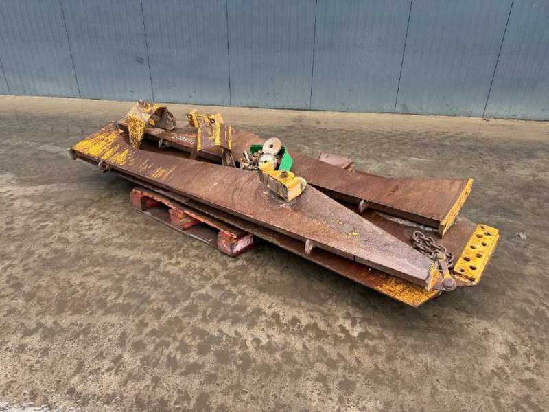 Cat 730 - Hidrolik kapak - İş makinaları: fotoğraf 1 Cat 730 - Hidrolik kapak - İş makinaları: fotoğraf 1