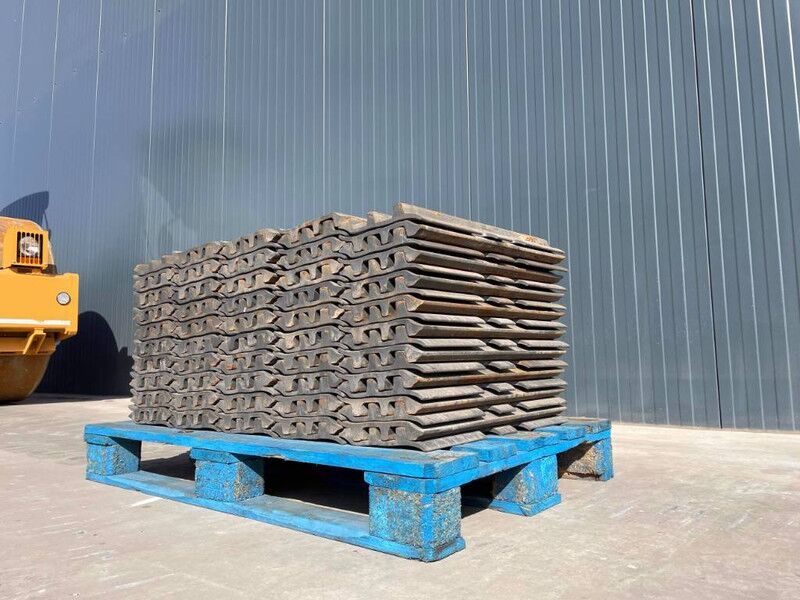 Hyundai R210 / R215 / R220 / R235 / R250 / R260 - Çerçeve/ Şasi - İş makinaları: fotoğraf 2 Hyundai R210 / R215 / R220 / R235 / R250 / R260 - Çerçeve/ Şasi - İş makinaları: fotoğraf 2