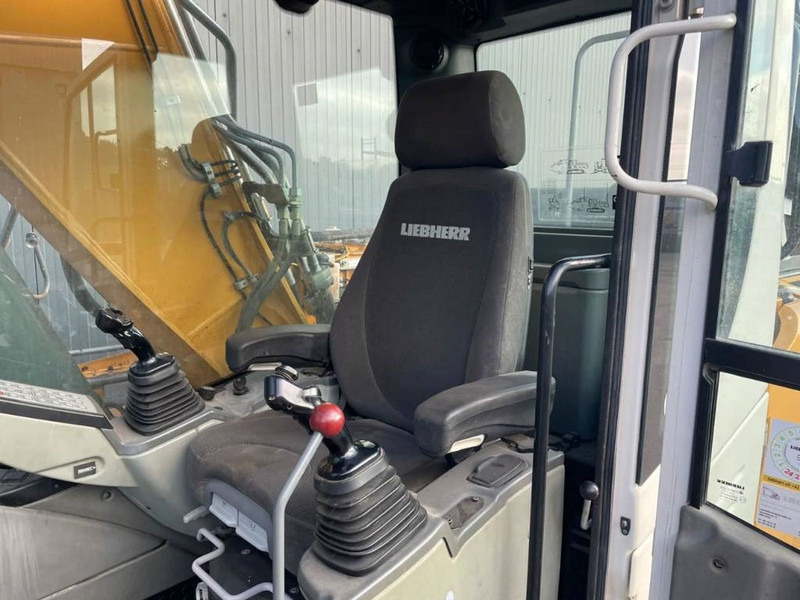 Paletli ekskavatör Liebherr R922 SLC: fotoğraf 15 Paletli ekskavatör Liebherr R922 SLC: fotoğraf 15