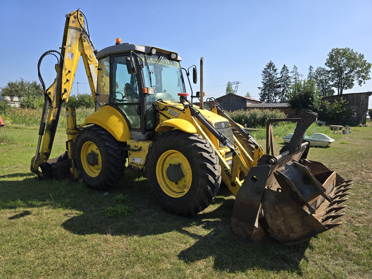 NEW HOLLAND B115-4PS - Iş makinesi: fotoğraf 1 NEW HOLLAND B115-4PS - Iş makinesi: fotoğraf 1