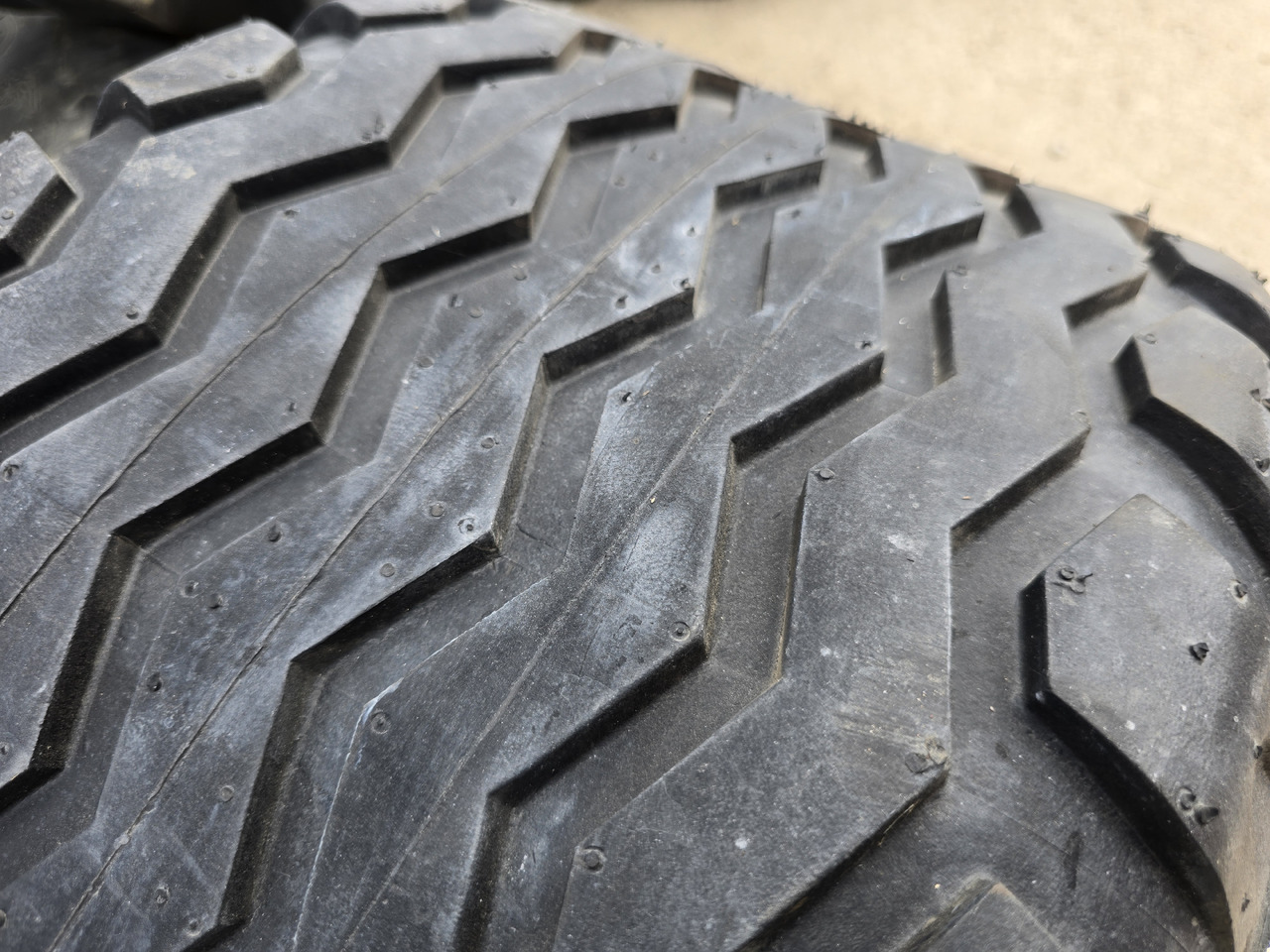 TRELLEBORG 340/55-16 - Lastik - İş makinaları: fotoğraf 3 TRELLEBORG 340/55-16 - Lastik - İş makinaları: fotoğraf 3
