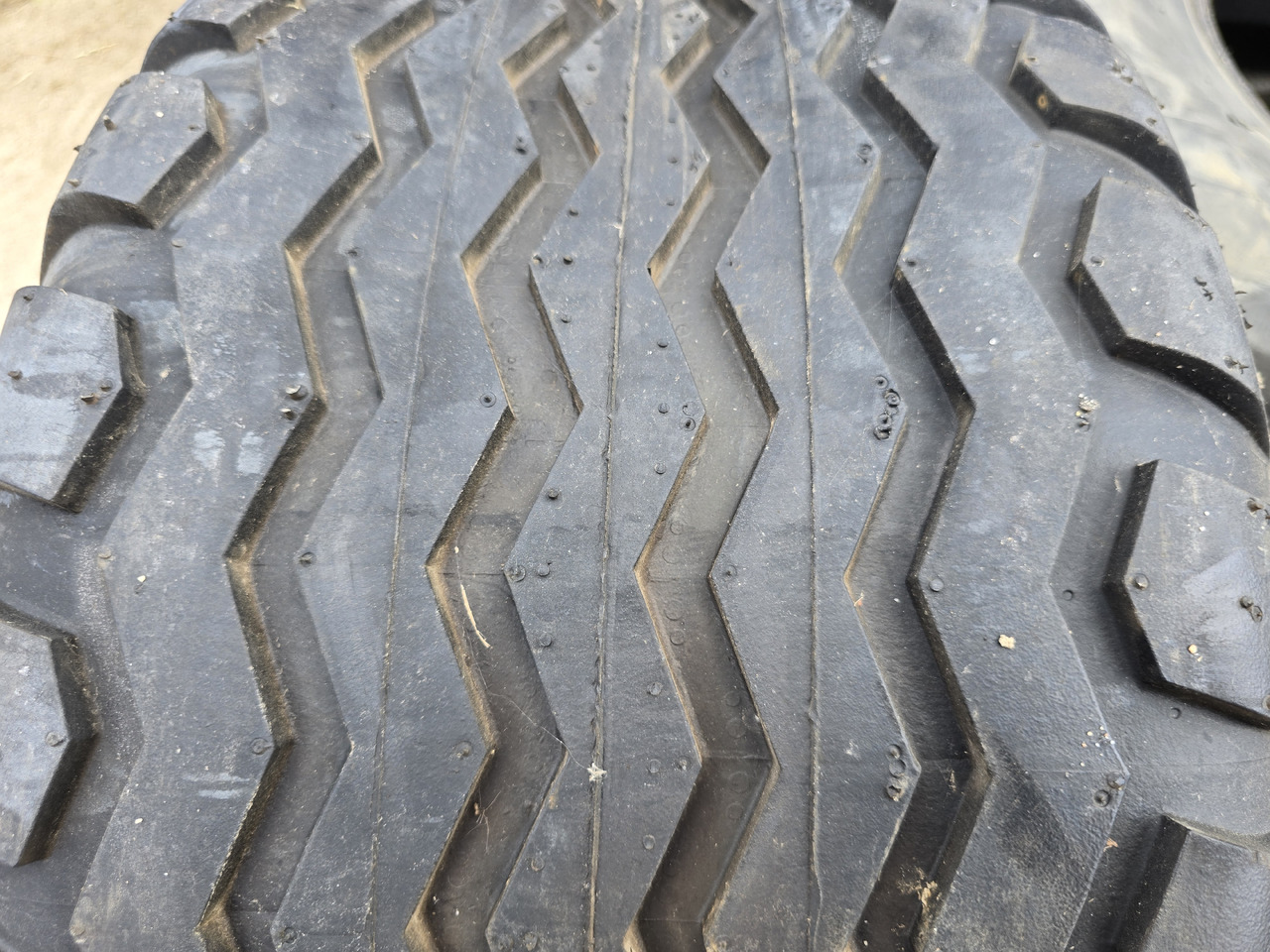 TRELLEBORG 340/55-16 - Lastik - İş makinaları: fotoğraf 4 TRELLEBORG 340/55-16 - Lastik - İş makinaları: fotoğraf 4