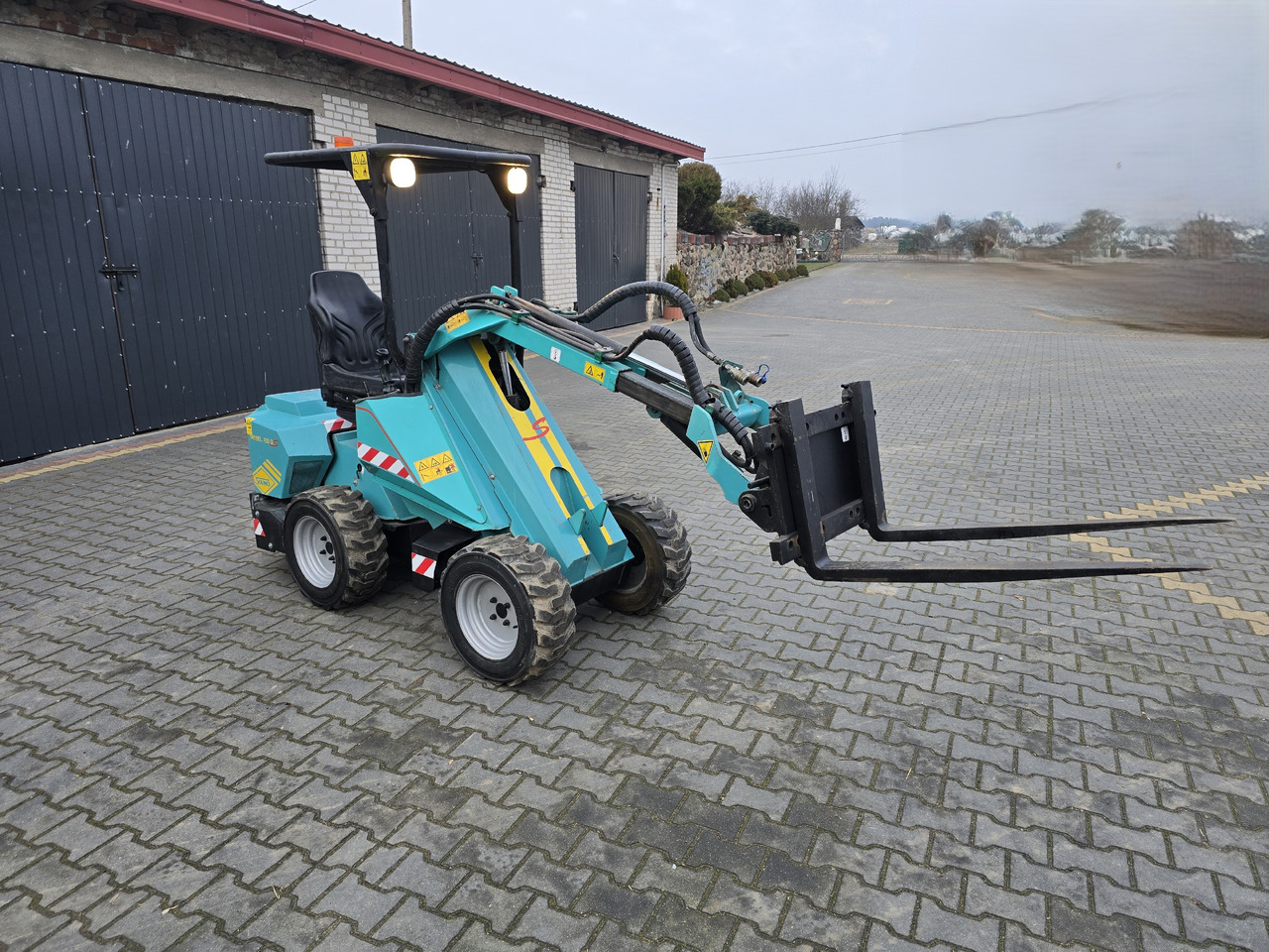 VANO DIESEL 120 DS - Mini yükleyici: fotoğraf 4 VANO DIESEL 120 DS - Mini yükleyici: fotoğraf 4