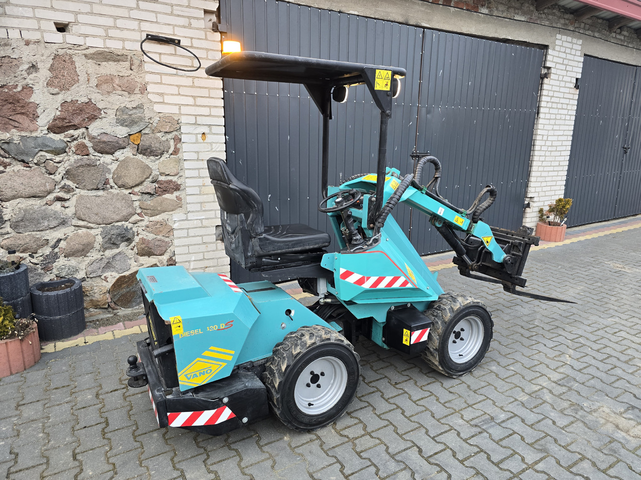 VANO DIESEL 120 DS - Mini yükleyici: fotoğraf 3 VANO DIESEL 120 DS - Mini yükleyici: fotoğraf 3