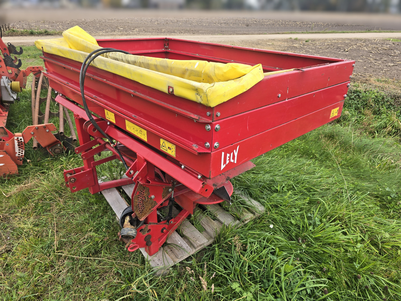 Lely SE 1500 Fertiliner - Gübre serpme makinesi: fotoğraf 2 Lely SE 1500 Fertiliner - Gübre serpme makinesi: fotoğraf 2
