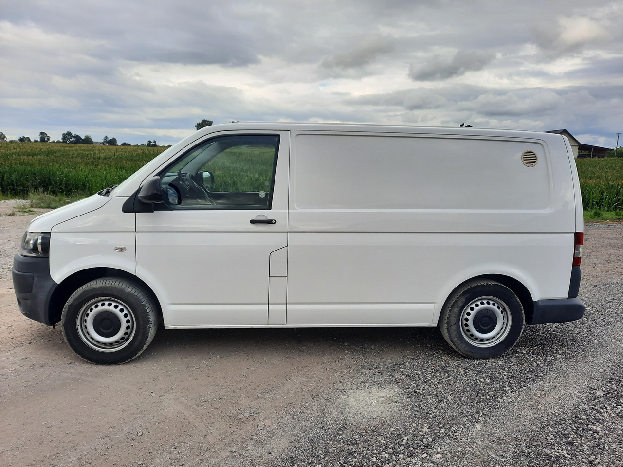 Volkswagen Transporter - Binek araba: fotoğraf 3 Volkswagen Transporter - Binek araba: fotoğraf 3