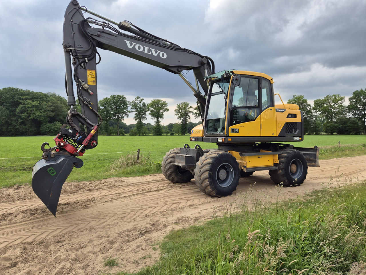 VOLVO EW 140 D Rototilt - Tekerlekli ekskavatör: fotoğraf 1 VOLVO EW 140 D Rototilt - Tekerlekli ekskavatör: fotoğraf 1