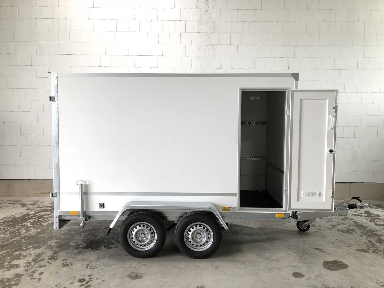 BLYSS F2030HTD Seitentür Kofferanhänger - Kapalı karoser römork: fotoğraf 1 BLYSS F2030HTD Seitentür Kofferanhänger - Kapalı karoser römork: fotoğraf 1