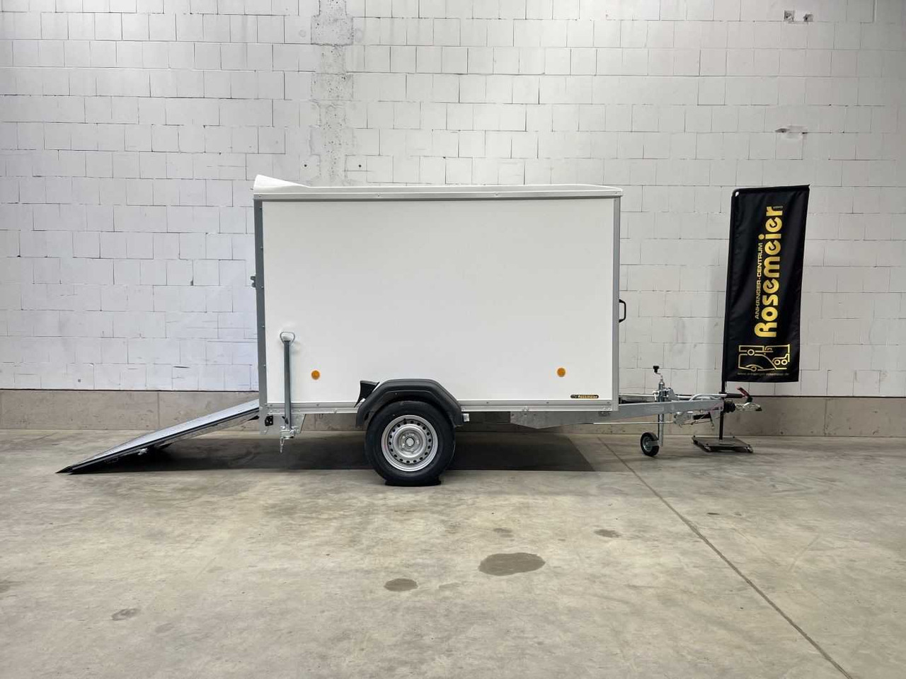 BOECKMANN KT 2513/135 V Rampe Stützen Kofferanhänger - Kapalı karoser römork: fotoğraf 1 BOECKMANN KT 2513/135 V Rampe Stützen Kofferanhänger - Kapalı karoser römork: fotoğraf 1