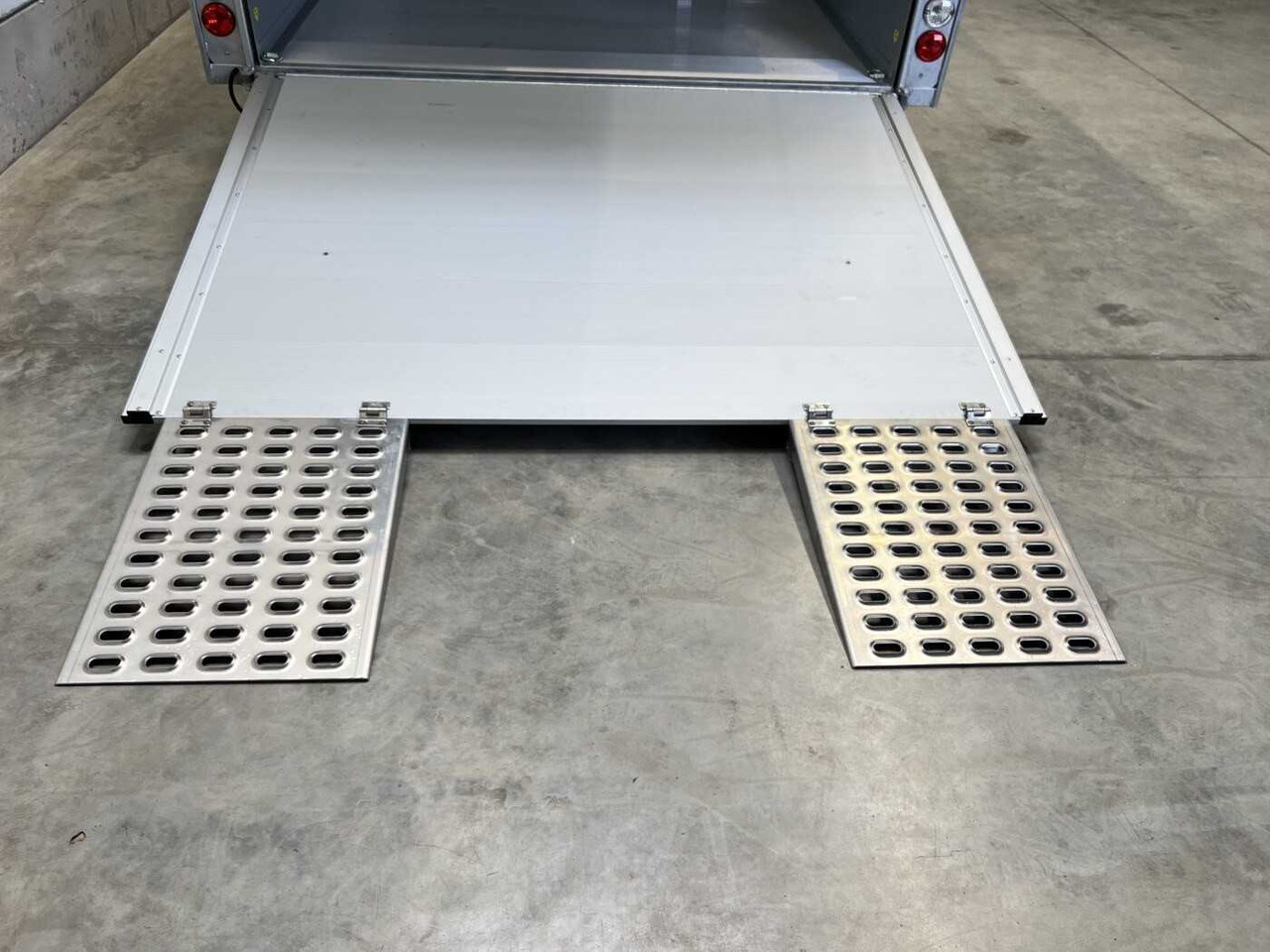 CHEVAL LIBERTE DEBON C1000 Roadster Autotransporter geschlossen - Araba taşıyıcı römork: fotoğraf 4 CHEVAL LIBERTE DEBON C1000 Roadster Autotransporter geschlossen - Araba taşıyıcı römork: fotoğraf 4