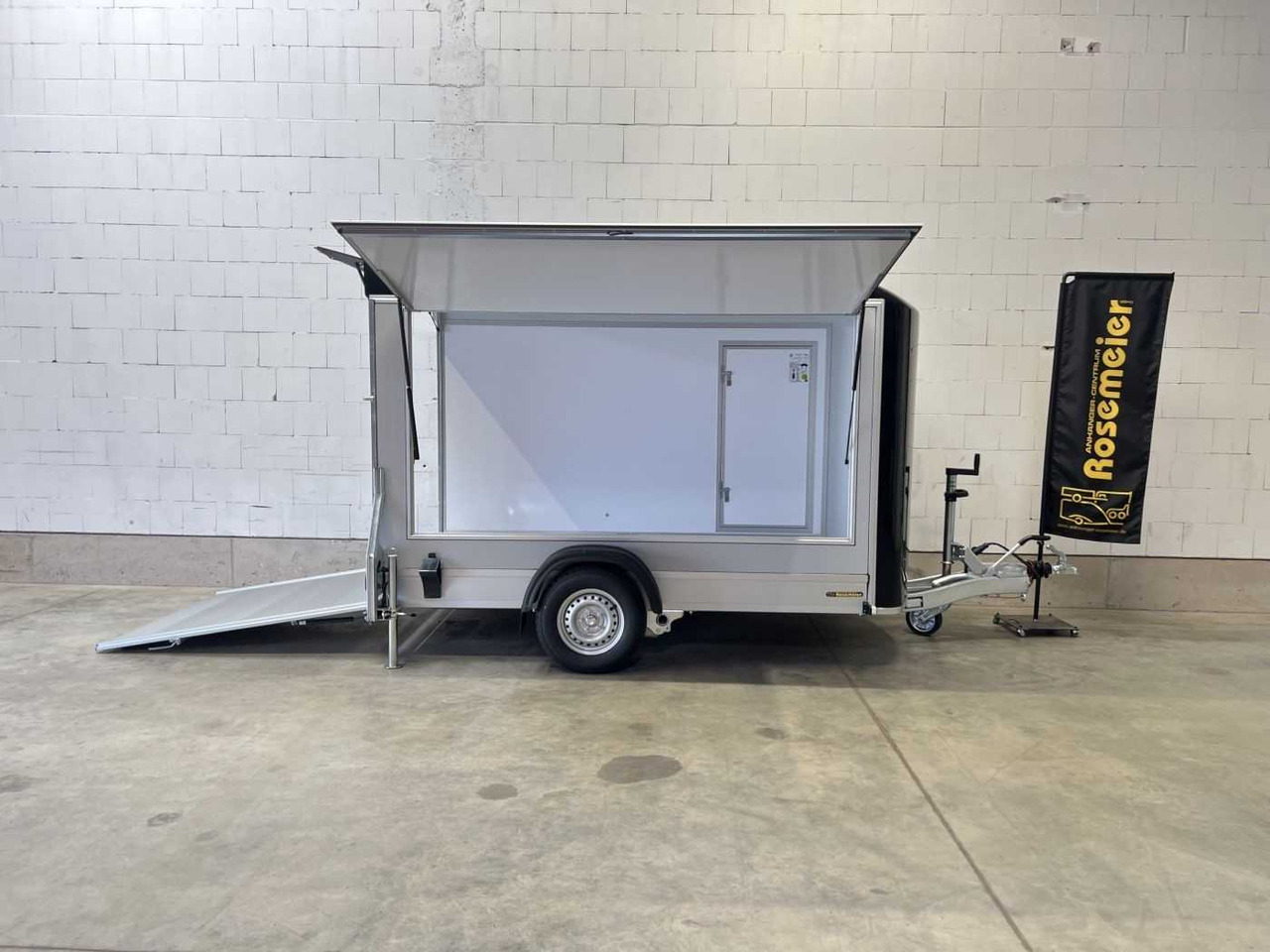 CHEVAL LIBERTE DEBON C300 Roadster Verk.Kl Tür Kofferanhänger - Büfe karavan: fotoğraf 1 CHEVAL LIBERTE DEBON C300 Roadster Verk.Kl Tür Kofferanhänger - Büfe karavan: fotoğraf 1