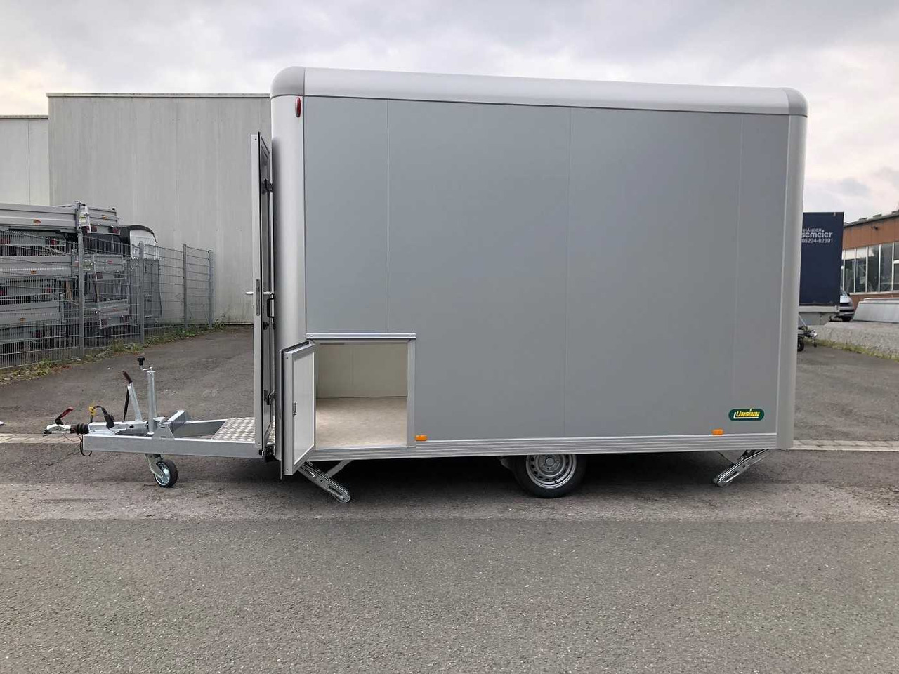 UNSINN VM 1836-13-2040 runde Ecken Verkaufsanhänger - Büfe karavan: fotoğraf 5 UNSINN VM 1836-13-2040 runde Ecken Verkaufsanhänger - Büfe karavan: fotoğraf 5