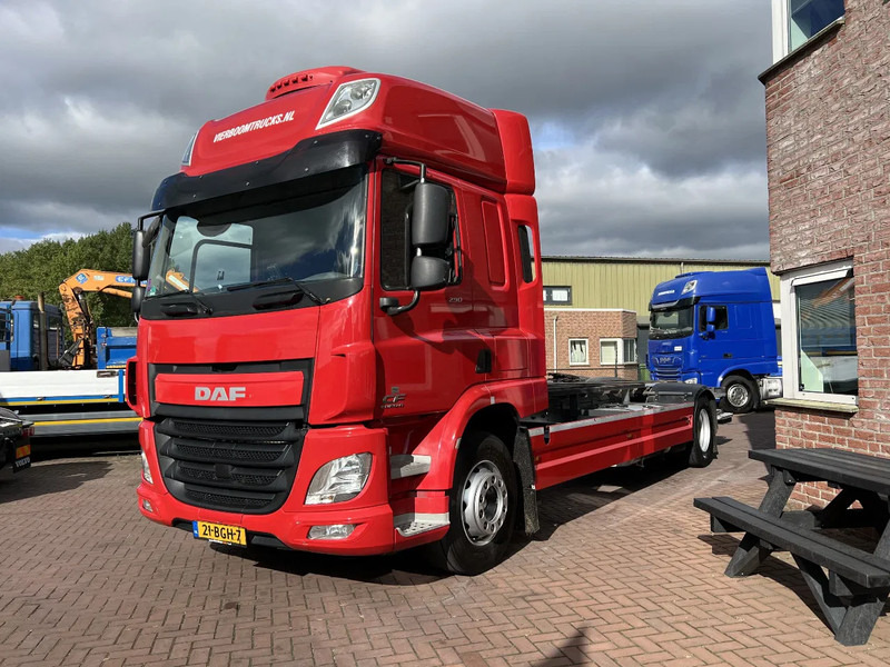 DAF CF 290 4X2 EURO6 SPACECAB RENOVA / VANGMUIL / LAADKLEP / TOP STAAT - Konteynır taşıyıcı/ Yedek karoser kamyon: fotoğraf 2 DAF CF 290 4X2 EURO6 SPACECAB RENOVA / VANGMUIL / LAADKLEP / TOP STAAT - Konteynır taşıyıcı/ Yedek karoser kamyon: fotoğraf 2