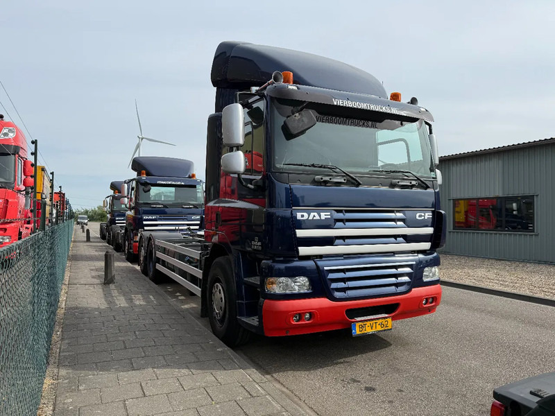 DAF CF 85 CF85-360 6X2 FAN 3 X IN STOCK TOP CONDITION NL TRUCKS - Şasi kamyon: fotoğraf 2 DAF CF 85 CF85-360 6X2 FAN 3 X IN STOCK TOP CONDITION NL TRUCKS - Şasi kamyon: fotoğraf 2