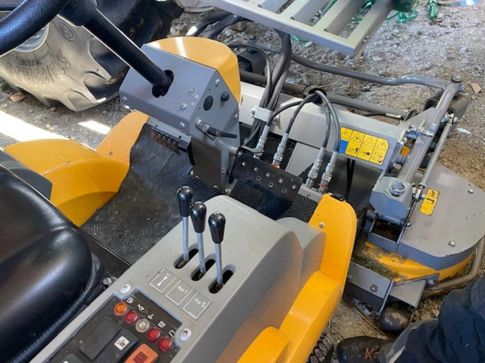 Stiga Titan 26H Diesel-Aufsitzrasenmäher mit Frontmähwerk - Çim biçme makinesi: fotoğraf 4 Stiga Titan 26H Diesel-Aufsitzrasenmäher mit Frontmähwerk - Çim biçme makinesi: fotoğraf 4