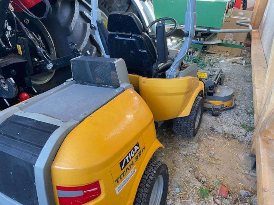 Stiga Titan 26H Diesel-Aufsitzrasenmäher mit Frontmähwerk - Çim biçme makinesi: fotoğraf 2 Stiga Titan 26H Diesel-Aufsitzrasenmäher mit Frontmähwerk - Çim biçme makinesi: fotoğraf 2