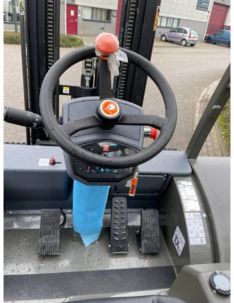 AUSA C 251 H x4 - Dizel forklift: fotoğraf 3 AUSA C 251 H x4 - Dizel forklift: fotoğraf 3