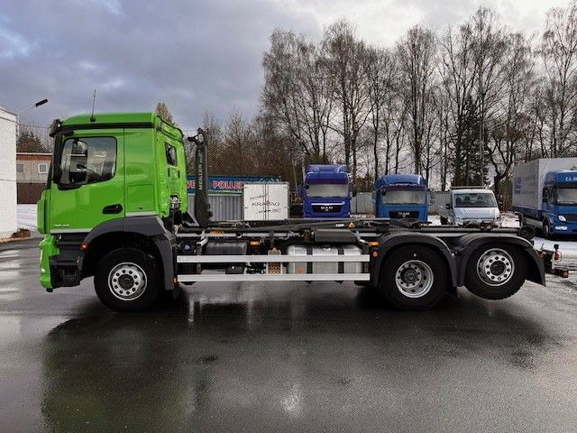 Mercedes-Benz Arocs 2643 Mit Meiller Abrollkipper Top - Kancalı yükleyici kamyon: fotoğraf 4 Mercedes-Benz Arocs 2643 Mit Meiller Abrollkipper Top - Kancalı yükleyici kamyon: fotoğraf 4