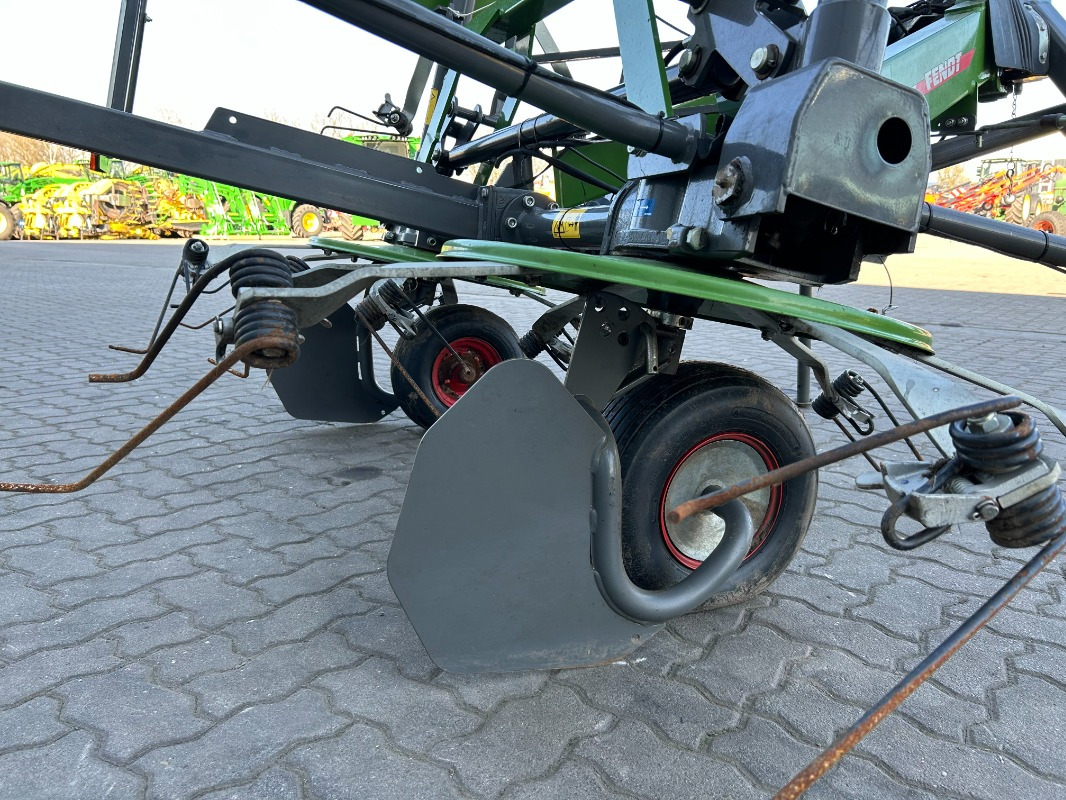 Fendt Lotus 770 - Ot toplama tırmığı: fotoğraf 3 Fendt Lotus 770 - Ot toplama tırmığı: fotoğraf 3