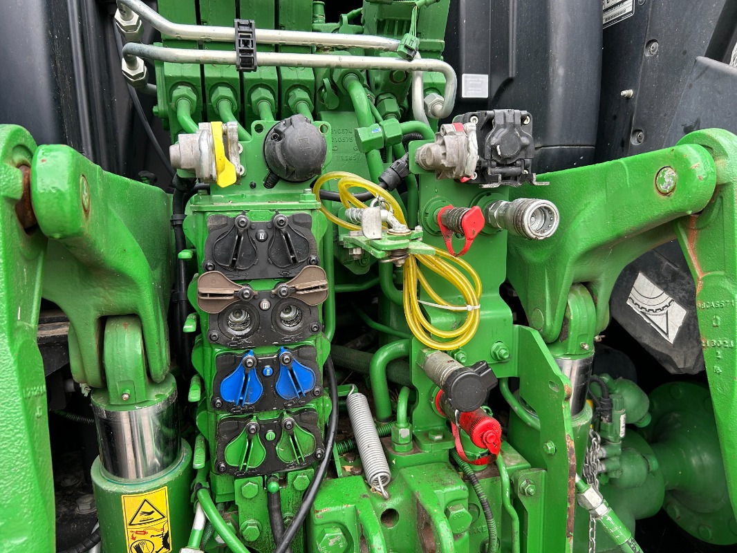 John Deere 6215R - Traktör: fotoğraf 4 John Deere 6215R - Traktör: fotoğraf 4
