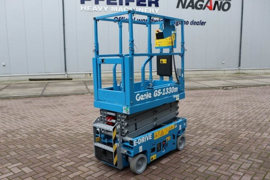 Genie GS1330M All-Electric DC Drive, 5.9m Working Height - Makasli platform: fotoğraf 3 Genie GS1330M All-Electric DC Drive, 5.9m Working Height - Makasli platform: fotoğraf 3