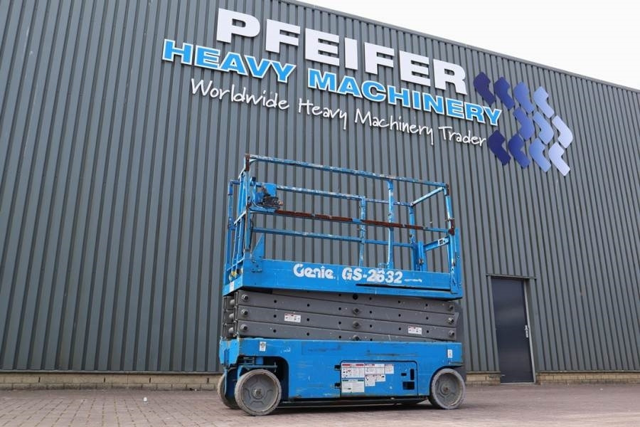 Genie GS2632 Electric, Working Height 10m, 227kg Capacit - Makasli platform: fotoğraf 1 Genie GS2632 Electric, Working Height 10m, 227kg Capacit - Makasli platform: fotoğraf 1