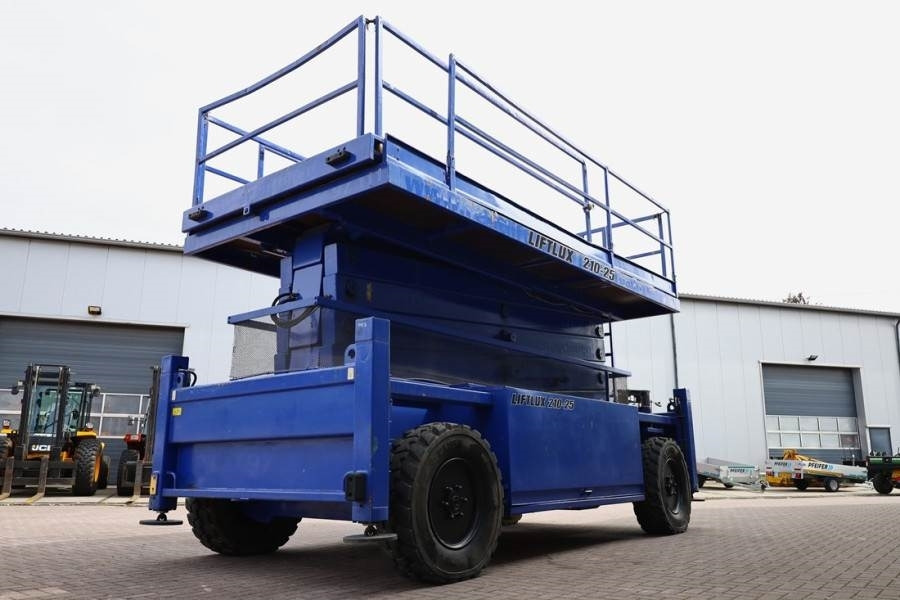 Liftlux SL210-25 D4WD S/P Diesel, Hydraulic Deck Extension - Makasli platform: fotoğraf 2 Liftlux SL210-25 D4WD S/P Diesel, Hydraulic Deck Extension - Makasli platform: fotoğraf 2