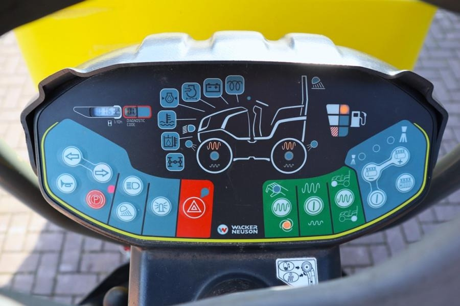 Wacker Neuson RD28-120 Diesel, Front And Rear Vibrating Smooth D - Yol silindiri: fotoğraf 4 Wacker Neuson RD28-120 Diesel, Front And Rear Vibrating Smooth D - Yol silindiri: fotoğraf 4