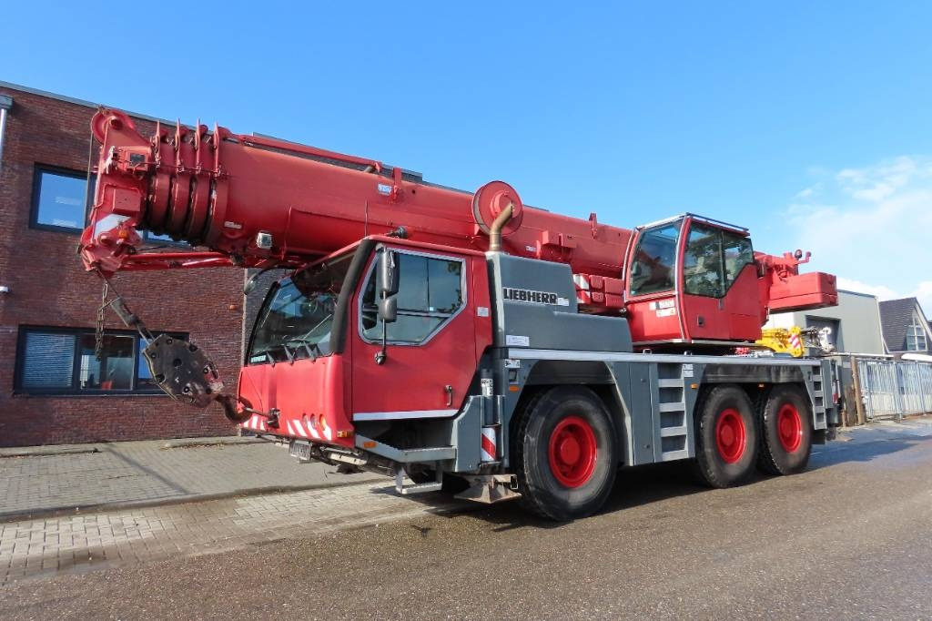Liebherr LTM 1055-3.2 - All-terrain vinç: fotoğraf 1 Liebherr LTM 1055-3.2 - All-terrain vinç: fotoğraf 1