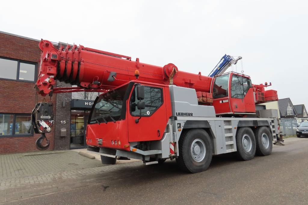 Liebherr LTM 1055-3.2 - All-terrain vinç: fotoğraf 1 Liebherr LTM 1055-3.2 - All-terrain vinç: fotoğraf 1