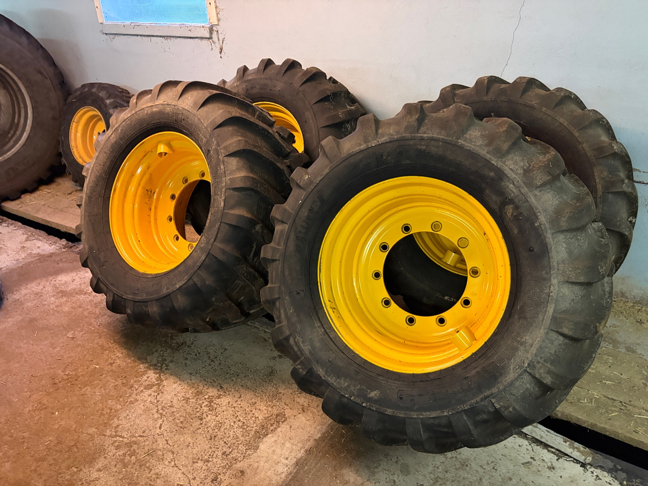 Alliance 550/45R22,5 - Lastik - İş makinaları: fotoğraf 1 Alliance 550/45R22,5 - Lastik - İş makinaları: fotoğraf 1