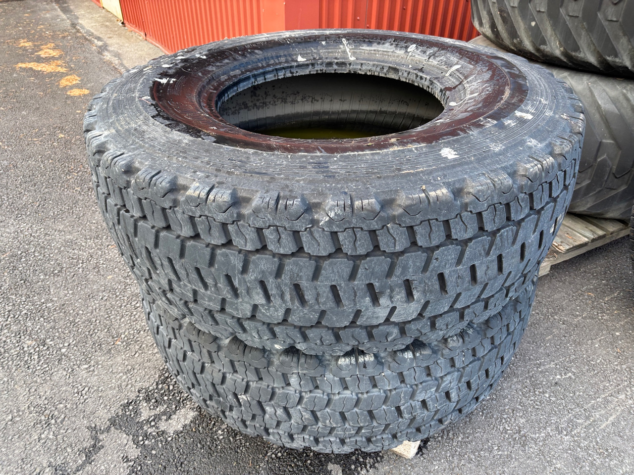Bridgestone V-Steel Snow Wedge - Lastik - İş makinaları: fotoğraf 1 Bridgestone V-Steel Snow Wedge - Lastik - İş makinaları: fotoğraf 1