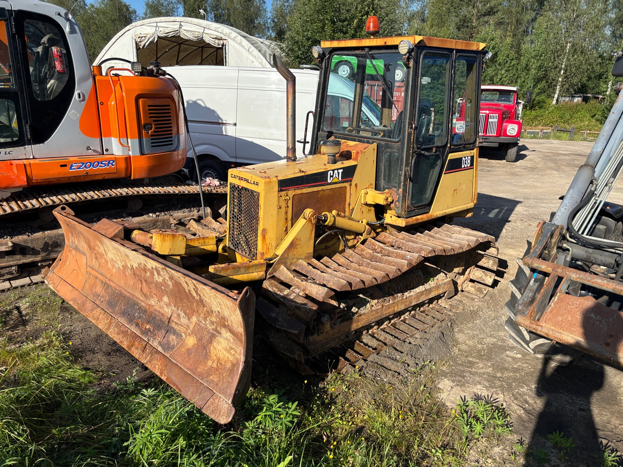 CAT D3B - Buldozer: fotoğraf 1 CAT D3B - Buldozer: fotoğraf 1