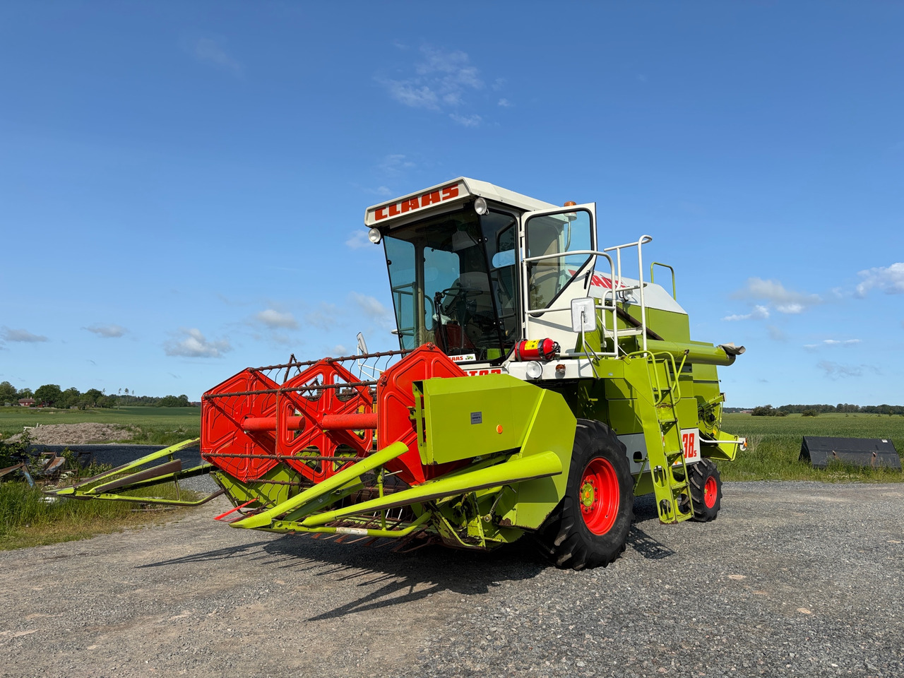 Claas Dominator 38s - Biçerdöver: fotoğraf 1 Claas Dominator 38s - Biçerdöver: fotoğraf 1