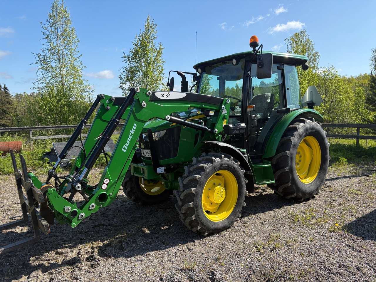 John Deere 5075E - Traktör: fotoğraf 1 John Deere 5075E - Traktör: fotoğraf 1