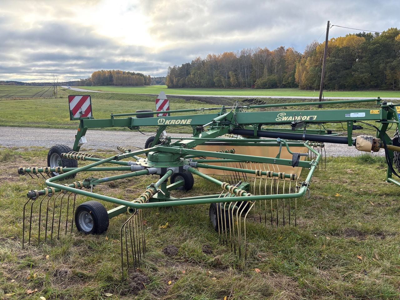 Krone Swadro 700 - Ot toplama tırmığı: fotoğraf 1 Krone Swadro 700 - Ot toplama tırmığı: fotoğraf 1