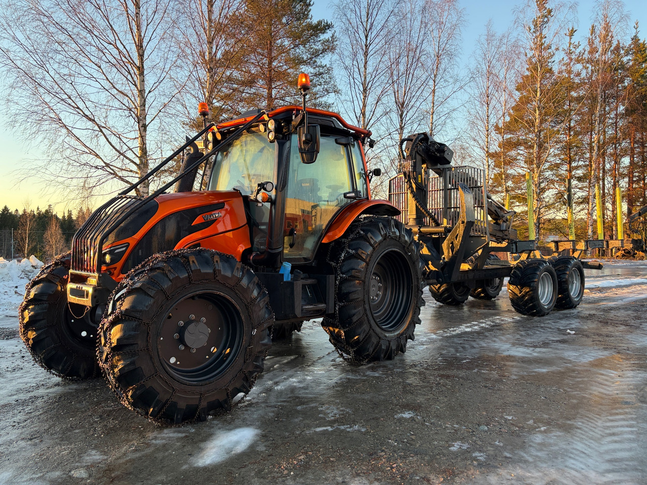 Valtra N134 - Traktör: fotoğraf 1 Valtra N134 - Traktör: fotoğraf 1