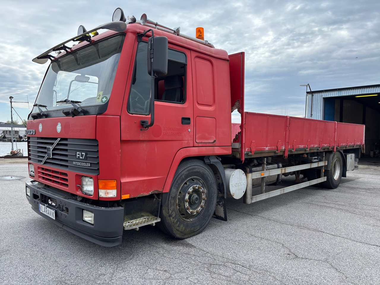 Volvo FL7 - Sal/ Açık kasa kamyon: fotoğraf 1 Volvo FL7 - Sal/ Açık kasa kamyon: fotoğraf 1