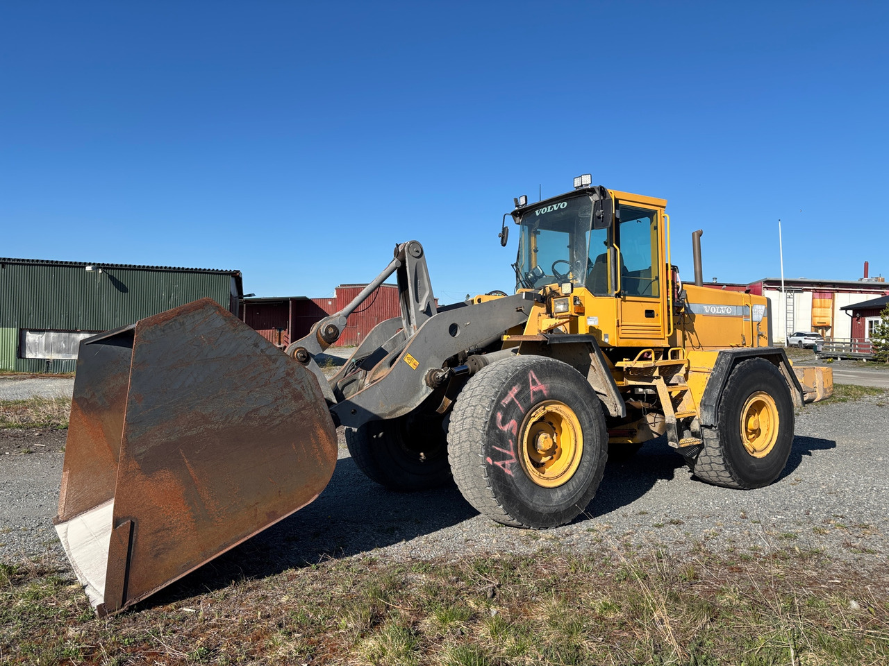 Volvo L120C - Tekerlekli yükleyici: fotoğraf 1 Volvo L120C - Tekerlekli yükleyici: fotoğraf 1