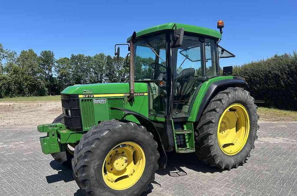 John Deere 6210 - Traktör: fotoğraf 1 John Deere 6210 - Traktör: fotoğraf 1