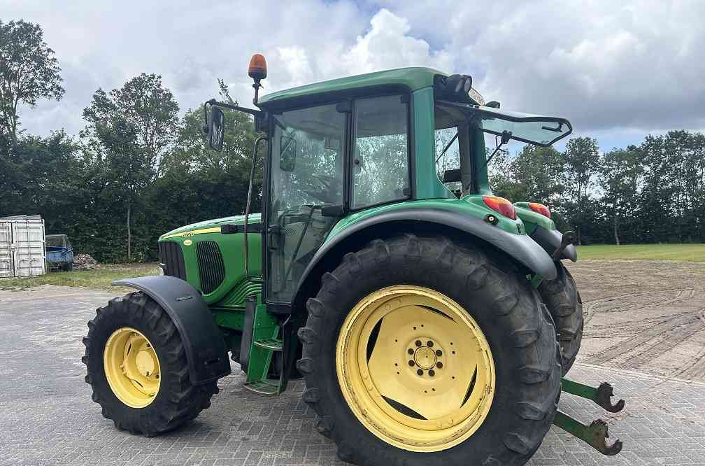 John Deere 6220 premium - Traktör: fotoğraf 2 John Deere 6220 premium - Traktör: fotoğraf 2