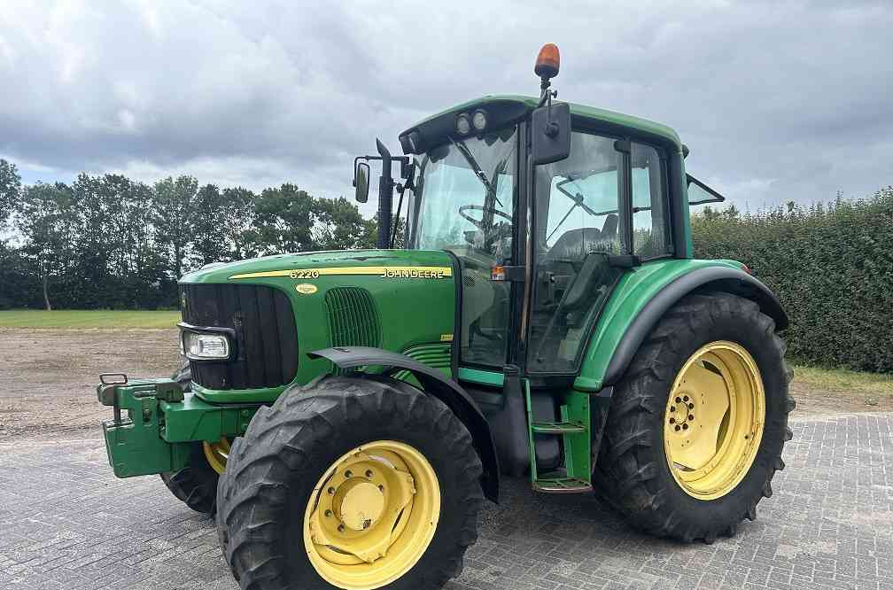 John Deere 6220 premium - Traktör: fotoğraf 1 John Deere 6220 premium - Traktör: fotoğraf 1
