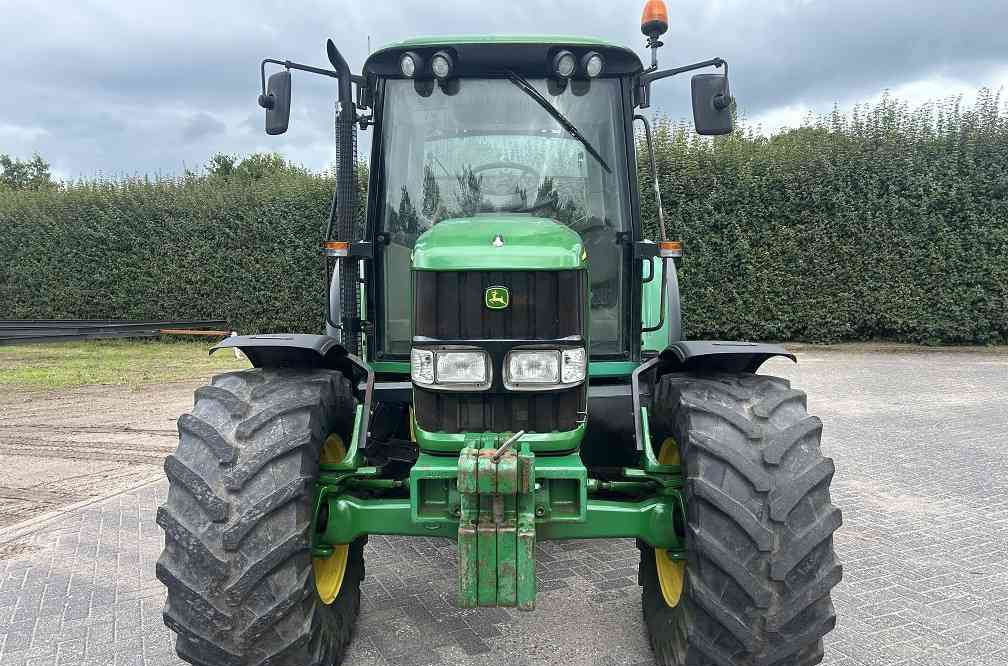 John Deere 6220 premium - Traktör: fotoğraf 4 John Deere 6220 premium - Traktör: fotoğraf 4
