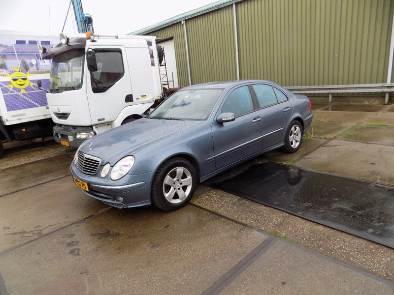 Mercedes-Benz E-Klasse 320 CDI sedan avantgarde - Binek araba: fotoğraf 4 Mercedes-Benz E-Klasse 320 CDI sedan avantgarde - Binek araba: fotoğraf 4